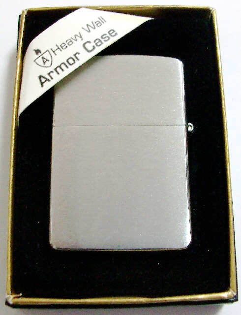 画像: ★鎧！ARMOR アーマー　ゴールドで鎧の文字 ２００４年 ZIPPO！新品