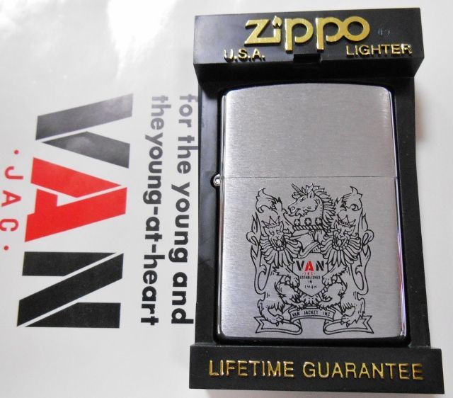 新品・未使用】VAN zippo LIGHTER向獅子-