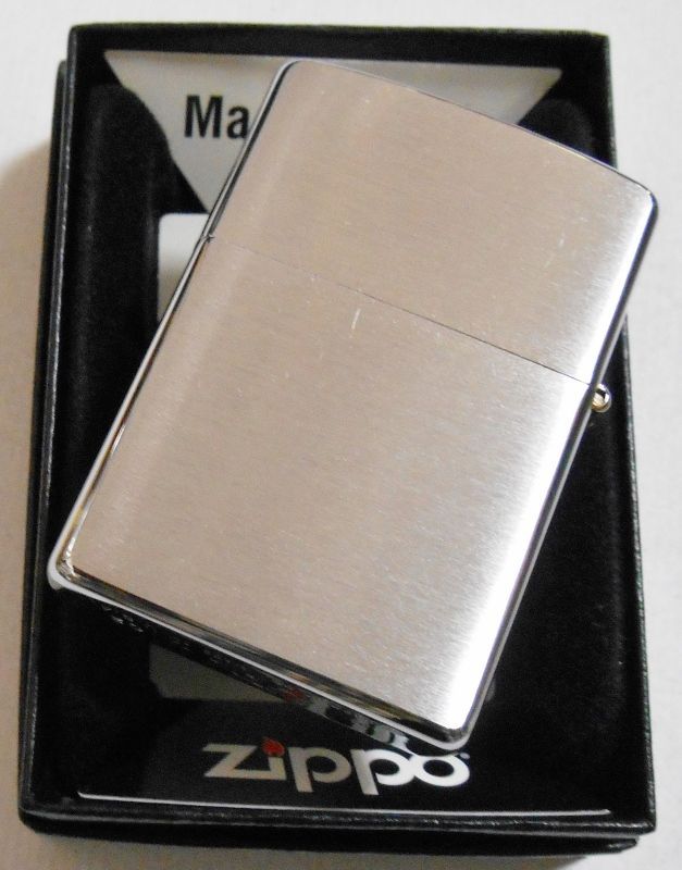 画像: ８ DOTデザイン！レッド ８穴チムニー柄 ２００２年 ＃２００ ZIPPO！新品