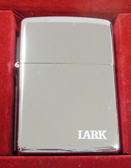 極美品　ZIPPO LARK　パーフェクトサマーキャンペーン　2002側面に一箇所浅い傷がございます