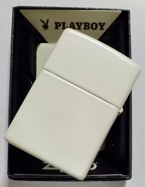 画像: ☆PLAYBOY！人気の・・プレイボーイ ラビッドへッド  色鮮やか  White Matte Zippo！新品A