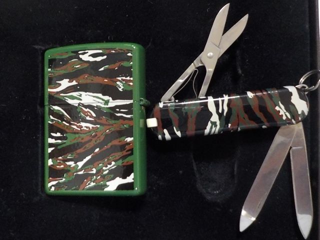 画像: ☆ZIPPO OUTDOOR LIFE！VICTORINOX ポケットナイフ＆ カモフラージュ ZIPPO １９９９年２月  新品