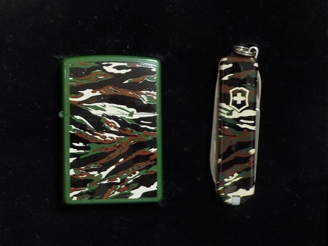 画像: ☆ZIPPO OUTDOOR LIFE！VICTORINOX ポケットナイフ＆ カモフラージュ ZIPPO １９９９年２月  新品