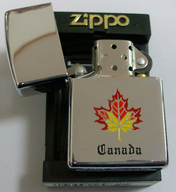 zippo  ジッポ　カナダ　メイプルリーフ　金色　ゴールド色　　レア品中古レア品石抜き点火確認